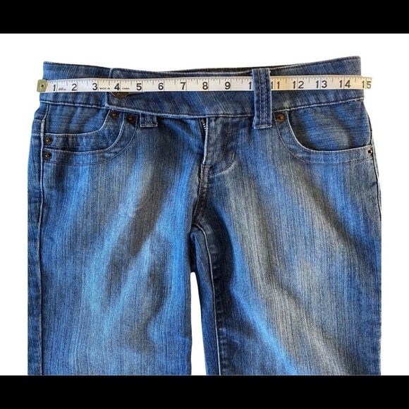 Guess Jeans Medium Wash Blue Denim with Light Fading Jean Shorts Women’s Size 26 - Picture 5 of 7